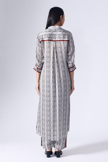 Shop Klad Black Satin Collared Shibori Pattern Kurta And Pant Set at Aza Fashions Shop_Klad_Black Satin Collared Shibori Pattern Kurta And Pant Set_at_Aza_Fashions