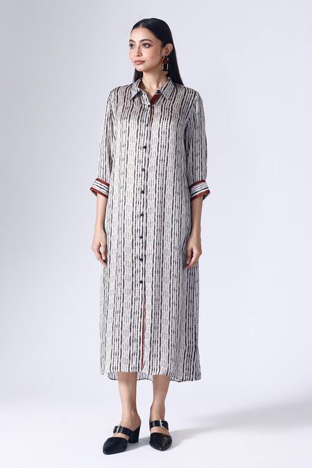 Shop Klad Black Satin Collared Shibori Pattern Kurta And Pant Set Online at Aza Fashions Shop_Klad_Black Satin Collared Shibori Pattern Kurta And Pant Set_Online_at_Aza_Fashions