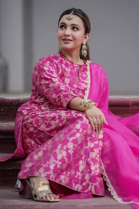Shop Vishwa By Pinki Sinha Pink Silk Embroidery Round Neck Banarsi Handwoven Kurta Sharara Set at Aza Fashions Shop_Vishwa By Pinki Sinha_Pink Silk Embroidery Round Neck Banarsi Handwoven Kurta Sharara Set _at_Aza_Fashions