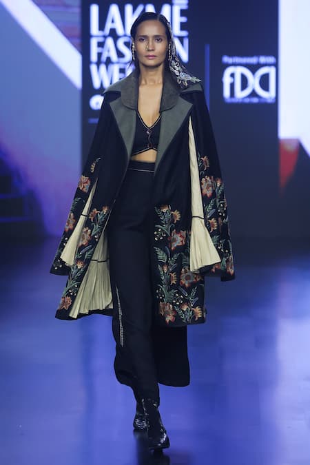 Shop Shruti Sancheti Black Silk Embroidery Chintz Flora Trench Coat at Aza Fashions Shop_Shruti Sancheti_Black Silk Embroidery Chintz Flora Trench Coat _at_Aza_Fashions
