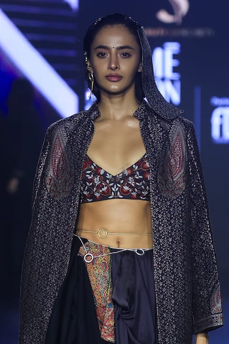 Shop Shruti Sancheti Black Mohair, Silk Mandarin Collar Paisley Woven Jamewaar Jacket at Aza Fashions Shop_Shruti Sancheti_Black Mohair, Silk Mandarin Collar Paisley Woven Jamewaar Jacket _at_Aza_Fashions