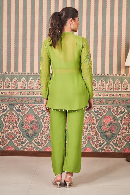 Sammohi By Moksha And Hiral Floral Embroidered Short Tunic & Pant Set 