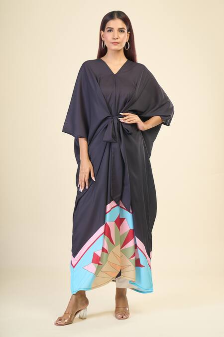 Buy_Naintara Bajaj_Black Georgette V-neck Chelsea Abstract Print Tie Up Kaftan 