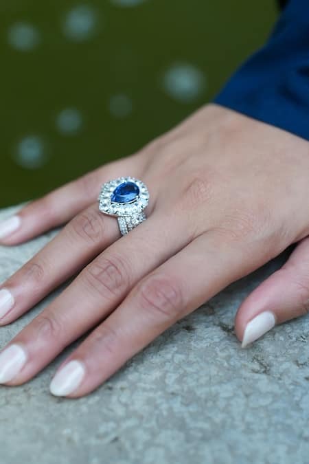 Shazé Oceanus Tear Drop Shaped Ring 