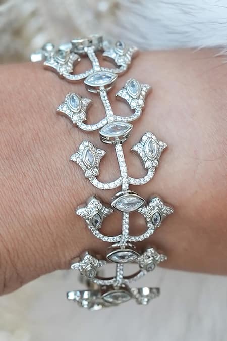 Shazé Alba Mughal Carved Bracelet 