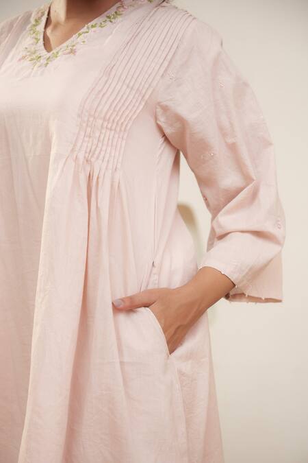 Shop OurDve Pink Cotton Embroidery V-neck Floral Neckline Kurta And Pant Set Online at Aza Fashions Shop_OurDve_Pink Cotton Embroidery V-neck Floral Neckline Kurta And Pant Set _Online_at_Aza_Fashions