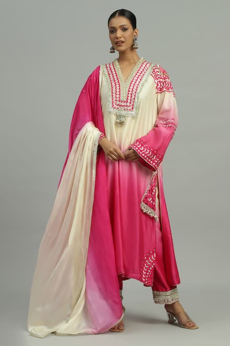 Siyona by Ankurita Pink Pure Chanderi Embroidery Thread V Neck Rangrez Sheesh Ombre Kurta Set 