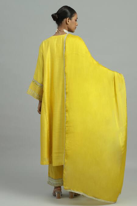 Siyona By Ankurita Genda Lace & Ghungroo Embroidered Kurta & Pant Set 