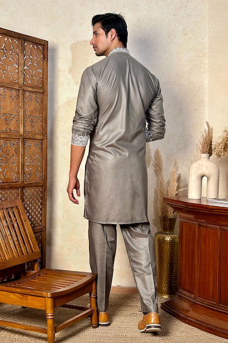 The House Of Diwans Thread Embroidered Kurta Set 