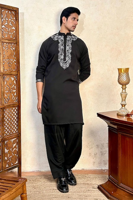 The House Of Diwans Zari Embroidered Kurta Set 