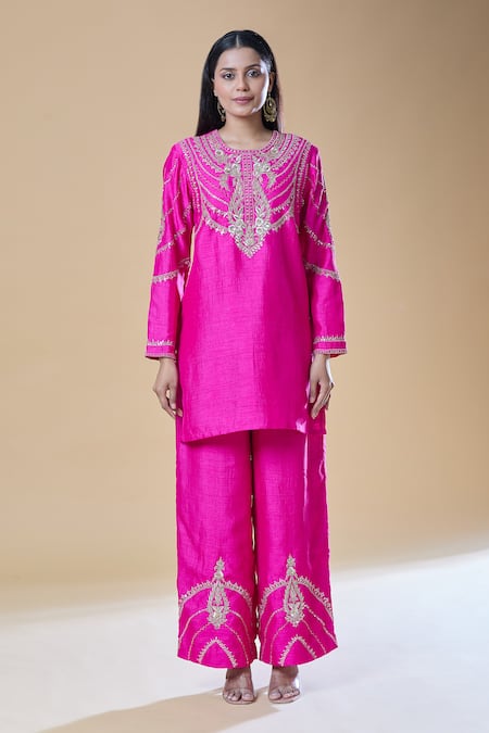 Samyukta Singhania Pink Chanderi, Viscose, Organza Sequins, Zari, Paisley Floral Kurta Pant Set Online at Aza Fashions Samyukta Singhania_Pink Chanderi, Viscose, Organza Sequins, Zari, Paisley Floral Kurta Pant Set _Online_at_Aza_Fashions