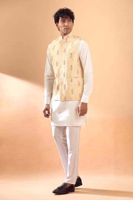 SPRING BREAK Beige Bundi Blended Silk Embroidered Leaf Pattern And Kurta Set 