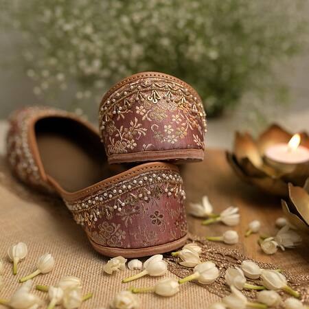 Shop Coral Haze Pink Zardozi Falak Mirror Embroidered Juttis Online at Aza Fashions Shop_Coral Haze_Pink Zardozi Falak Mirror Embroidered Juttis_Online_at_Aza_Fashions