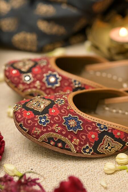 Coral Haze_Maroon Ajrakh Khushi Print Juttis _Online_at_Aza_Fashions