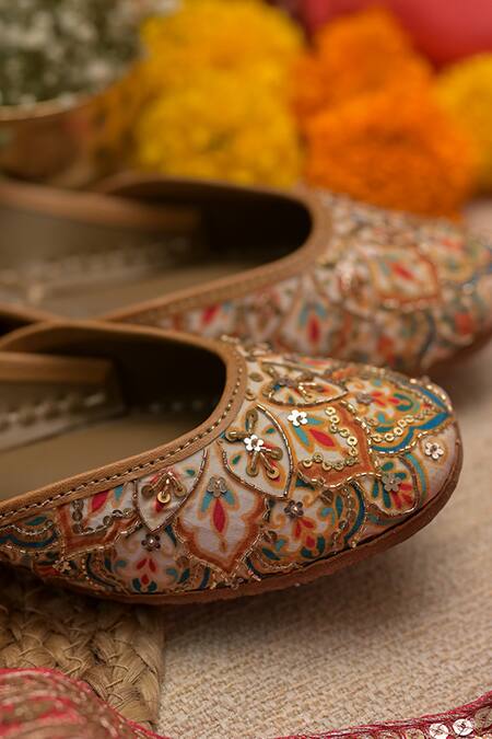 Buy_Coral Haze_Ivory Mandala Heer Print Juttis _Online_at_Aza_Fashions