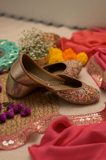 Shop_Coral Haze_Ivory Mandala Heer Print Juttis _Online_at_Aza_Fashions