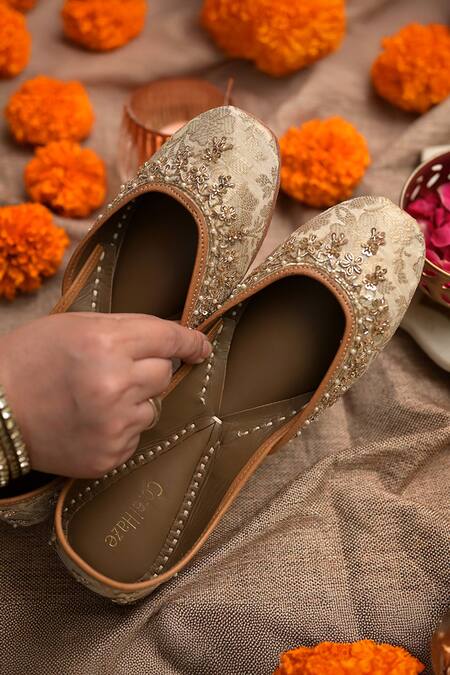 Coral Haze_Ivory Floral Aarzoo Woven Juttis _Online_at_Aza_Fashions