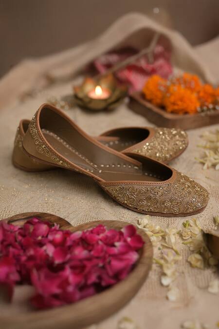 Buy_Coral Haze_Gold Crystals, Cut Work, Beads Shamaa Embellished Juttis _Online_at_Aza_Fashions