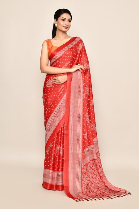 Naintara Bajaj_Orange Chiffon, Jacquard Leaf Print Saree With Running Blouse Piece_at_Aza_Fashions
