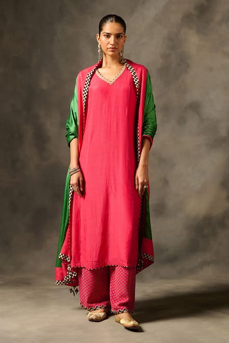 Saundh Savi Neckline Embroidered Kurta Set 