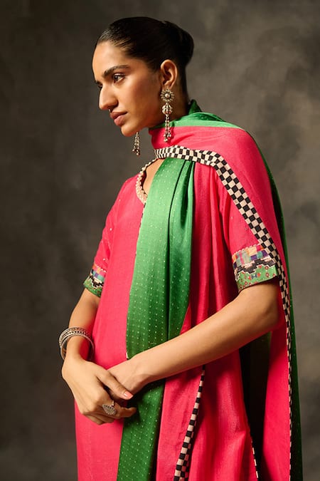 Buy Saundh Pink Viscose Embroidery V-neck Savi Neckline Kurta Set Online at Aza Fashions Buy_Saundh_Pink Viscose Embroidery V-neck Savi Neckline Kurta Set _Online_at_Aza_Fashions