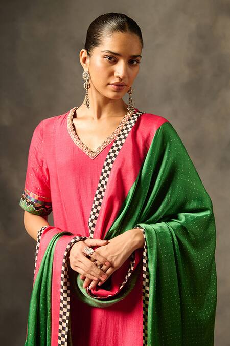 Buy Saundh Pink Viscose Embroidery V-neck Savi Neckline Kurta Set Buy_Saundh_Pink Viscose Embroidery V-neck Savi Neckline Kurta Set