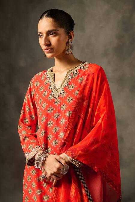 Buy Saundh Red Crepe, Organza, Cotton Embroidery Split Sila Geometric Print Kurta Set Online at Aza Fashions Buy_Saundh_Red Crepe, Organza, Cotton Embroidery Split Sila Geometric Print Kurta Set _Online_at_Aza_Fashions