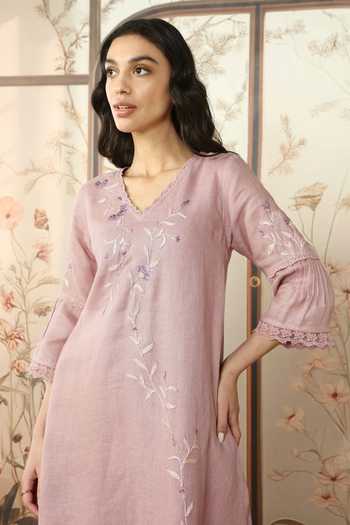 Kaveri Pink Linen Lace, Embroidery V-neck Dahlia Kurta Pant Set at Aza Fashions Kaveri_Pink Linen Lace, Embroidery V-neck Dahlia Kurta Pant Set _at_Aza_Fashions