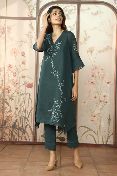 KAVERI Dahlia Thread Embroidered Kurta Pant Set 