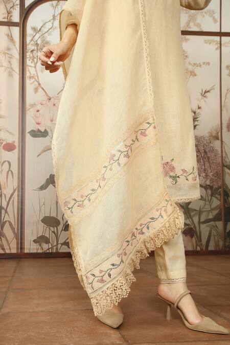 Kaveri Yellow Linen Embroidery Round Neck Mosaic Floral Print Kurta Pant Set at Aza Fashions Kaveri_Yellow Linen Embroidery Round Neck Mosaic Floral Print Kurta Pant Set_at_Aza_Fashions