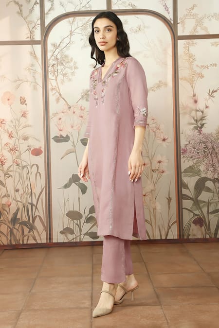 Kaveri_Pink Linen Embroidery V-neck Peony Parade Thread Kurta Pant Set _Online_at_Aza_Fashions