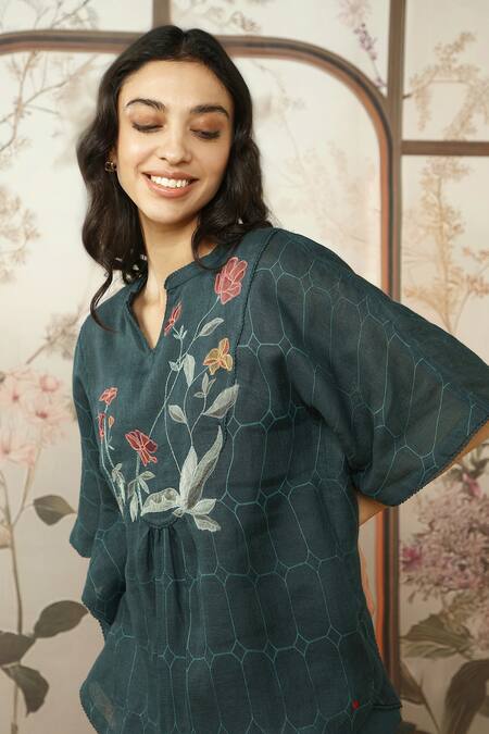 Shop_Kaveri_Green Linen Embroidered Stained Glass Croissant Printed Kaftan Top With Pant _Online_at_Aza_Fashions