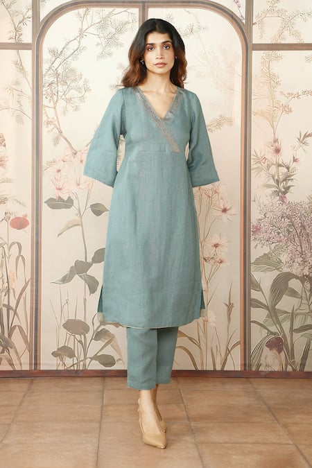 KAVERI Blue 100 % Linen Embellished Studs V-neck Starlight Kimono Kurta With Pant 