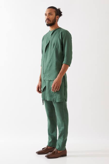 Son Of A Noble Snob Green Linen Theo Asymmetric Kurta With Trousers at Aza Fashions Son Of A Noble Snob_Green Linen Theo Asymmetric Kurta With Trousers _at_Aza_Fashions