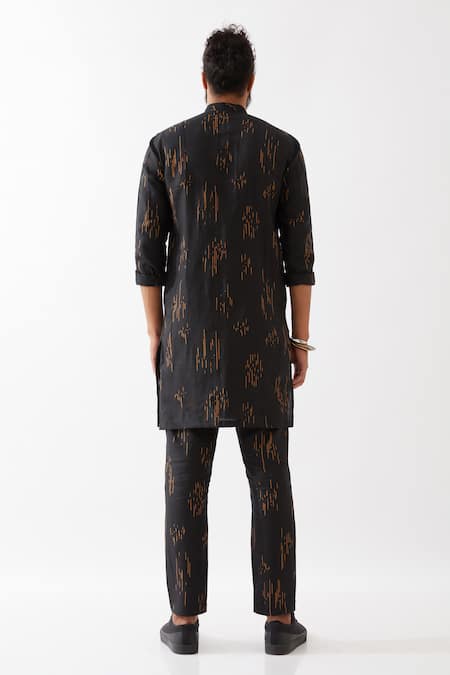 Shop Son Of A Noble Snob Black Linen Carson Meteor Kurta With Trousers at Aza Fashions Shop_Son Of A Noble Snob_Black Linen Carson Meteor Kurta With Trousers _at_Aza_Fashions