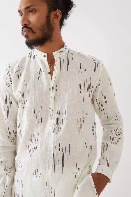 Son Of A Noble Snob White Linen Carson Meteor Pintuck Kurta With Trousers at Aza Fashions Son Of A Noble Snob_White Linen Carson Meteor Pintuck Kurta With Trousers _at_Aza_Fashions