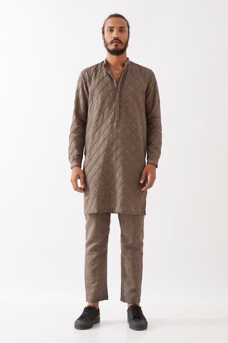 Shop Son Of A Noble Snob Grey Linen Ryder Houndstooth Print Kurta With Trousers at Aza Fashions Shop_Son Of A Noble Snob_Grey Linen Ryder Houndstooth Print Kurta With Trousers _at_Aza_Fashions