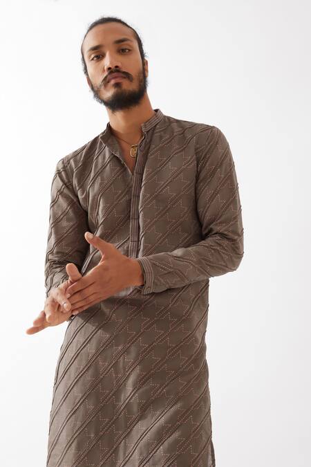 Son Of A Noble Snob Grey Linen Ryder Houndstooth Print Kurta With Trousers at Aza Fashions Son Of A Noble Snob_Grey Linen Ryder Houndstooth Print Kurta With Trousers _at_Aza_Fashions