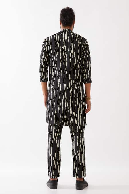Shop Son Of A Noble Snob Black Linen Luis Rain Contrast Print Kurta Set at Aza Fashions Shop_Son Of A Noble Snob_Black Linen Luis Rain Contrast Print Kurta Set _at_Aza_Fashions