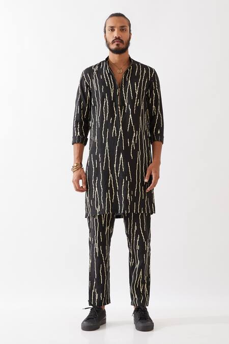 Son Of A Noble Snob Black Linen Luis Rain Contrast Print Kurta Set Online at Aza Fashions Son Of A Noble Snob_Black Linen Luis Rain Contrast Print Kurta Set _Online_at_Aza_Fashions