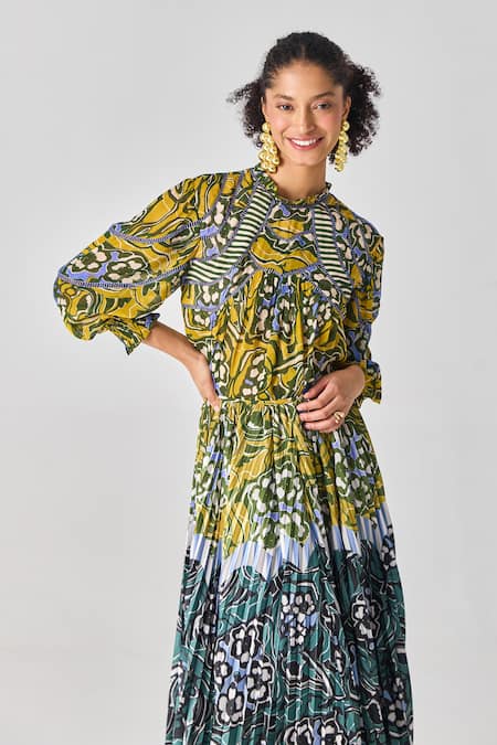 Verb By Pallavi Singhee Green Viscose, Georgette Embroidery Round , High Flower Print Top Online at Aza Fashions Verb By Pallavi Singhee_Green Viscose, Georgette Embroidery Round , High Flower Print Top _Online_at_Aza_Fashions