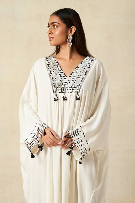 Gulabo By Abu Sandeep_Off White Rayon Tassels V-neck Applique Work Pleated Short Kaftan _Online_at_Aza_Fashions