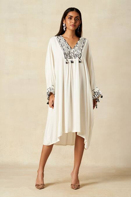 Buy_Gulabo By Abu Sandeep_Off White Rayon Tassels V-neck Applique Work Pleated Short Kaftan _Online_at_Aza_Fashions