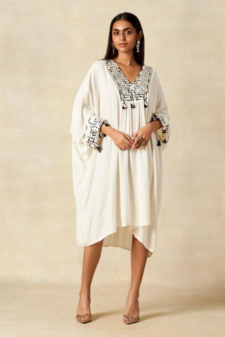 Gulabo By Abu Sandeep_Off White Rayon Tassels V-neck Applique Work Pleated Short Kaftan _at_Aza_Fashions