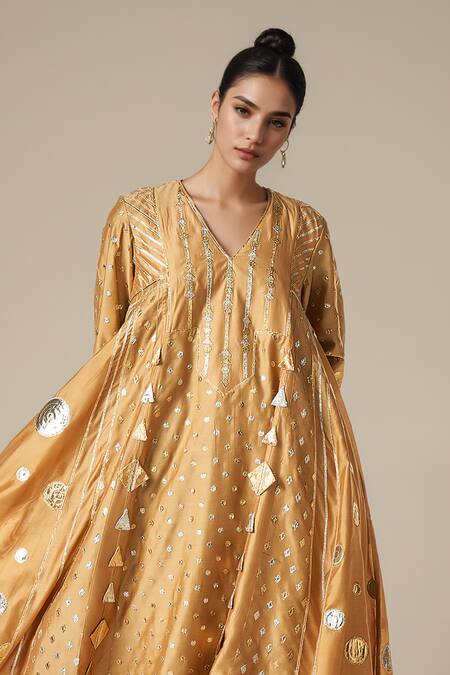 Gulabo By Abu Sandeep Beige Modal, Chanderi Embroidery, Gota Patti Geometric Lace Kurta With Pant Online at Aza Fashions Gulabo By Abu Sandeep_Beige Modal, Chanderi Embroidery, Gota Patti Geometric Lace Kurta With Pant _Online_at_Aza_Fashions