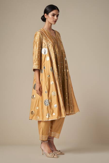 Shop Gulabo By Abu Sandeep Beige Modal, Chanderi Embroidery, Gota Patti Geometric Lace Kurta With Pant Online at Aza Fashions Shop_Gulabo By Abu Sandeep_Beige Modal, Chanderi Embroidery, Gota Patti Geometric Lace Kurta With Pant _Online_at_Aza_Fashions