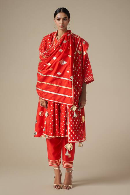 Gulabo By Abu Sandeep Red Modal Chanderi Embroidered Gota Dupatta Online at Aza Fashions Gulabo By Abu Sandeep_Red Modal Chanderi Embroidered Gota Dupatta _Online_at_Aza_Fashions