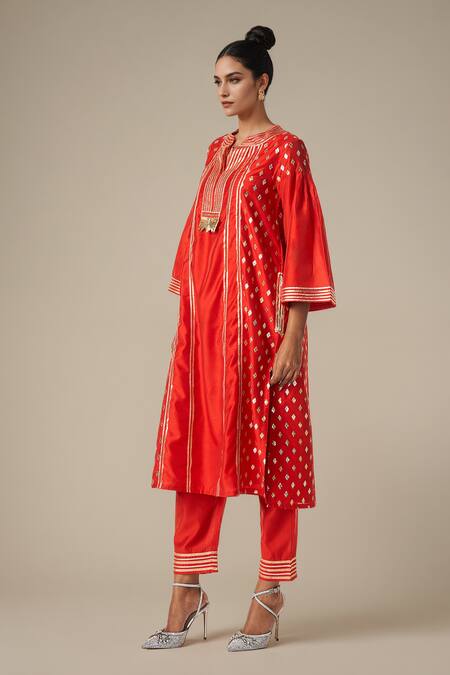 Buy_Gulabo By Abu Sandeep_Red Modal, Chanderi Gota Patti Split V-neck Straight Embroidered Kurta Set 