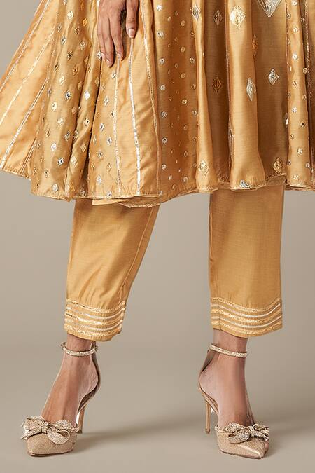 Gulabo By Abu Sandeep_Beige Modal, Chanderi Gota Patti V-neck Embroidered Side Kali Kurta Set _Online_at_Aza_Fashions