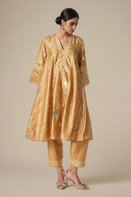 Buy_Gulabo By Abu Sandeep_Beige Modal, Chanderi Gota Patti V-neck Embroidered Side Kali Kurta Set 